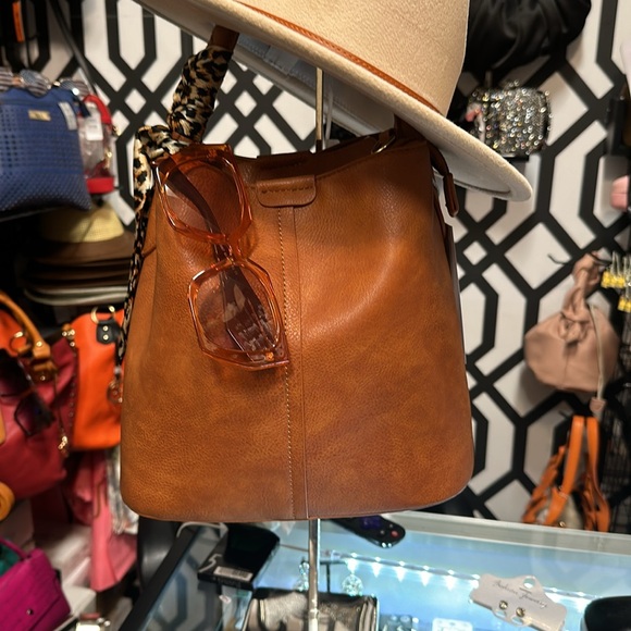 A beautiful Vegan handbag color Rust - Picture 2 of 16